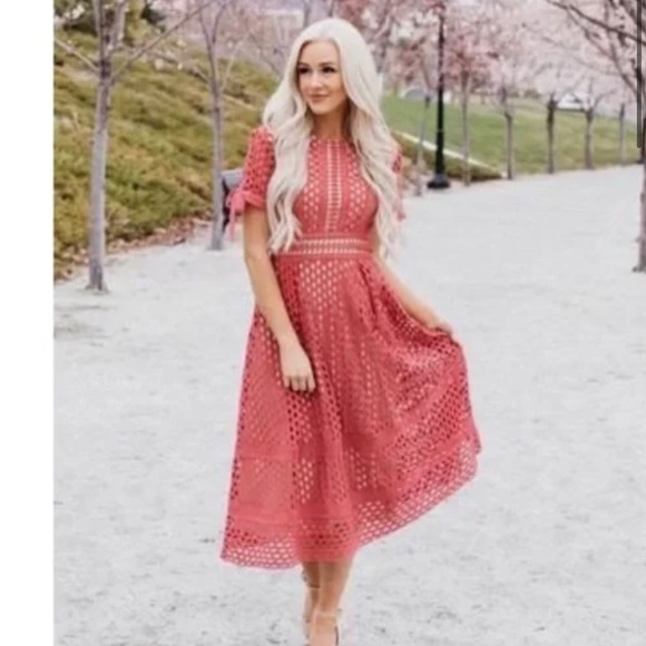 Ivy City Co Vera Dress in Pink
XS - Picture 2 of 5